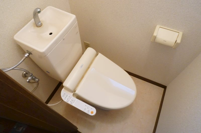 京王線 仙川駅 徒歩10分 2階建 築34年のトイレ写真