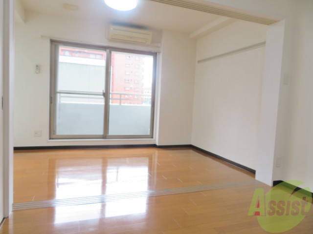 居室・リビング　陽の光が差し込む明るいお部屋は気持がいいですね～