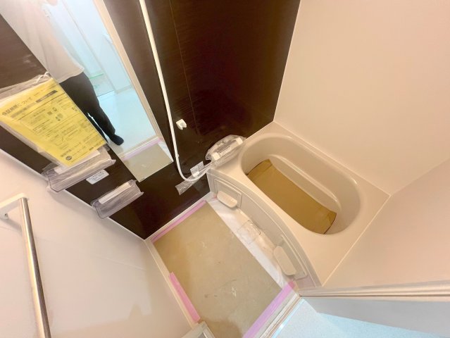 バス・シャワールーム　広めのお風呂は一日の疲れを癒してくれます。