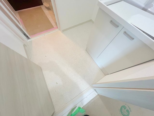 洗面設備　脱衣スペースも広い洗面所です。