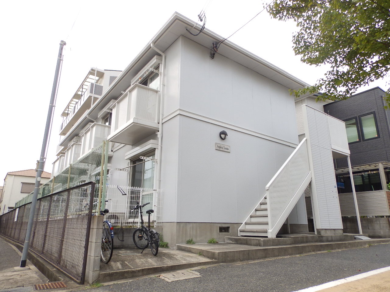 建物外観　スーパー・コンビニ近隣有り