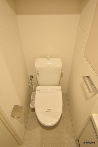 地下鉄御堂筋線 江坂駅 徒歩6分 15階建 築10年のトイレ写真