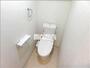 トイレ　温水洗浄便座付きのトイレです。
