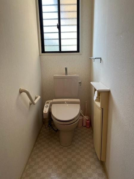生馬町戸建のトイレ写真