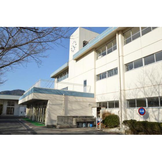 【広島市安佐北区深川のマンションの中学校】