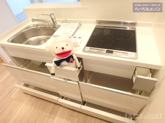 キッチン　●お手入れラクラクのＩＨクッキングヒーター仕様。