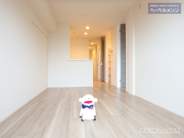 居室・リビング　●カウンタースタイルのリビング。