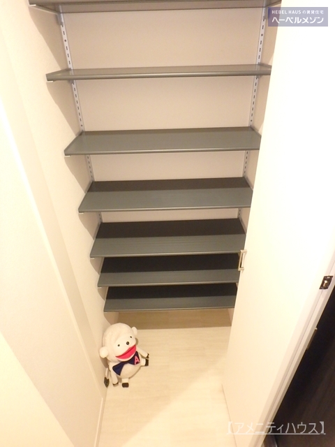 玄関　●マルチシューズクロークで、玄関回りもスッキリ。