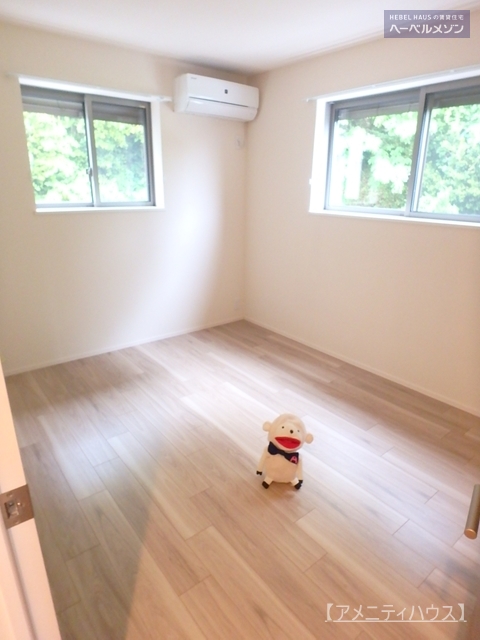 その他部屋・スペース　●角部屋につき　窓がいっぱいのお部屋♪