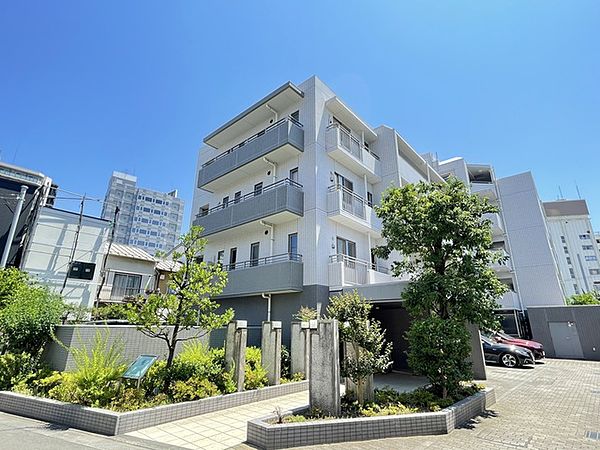 【アルス三軒茶屋エストライフの建物外観】