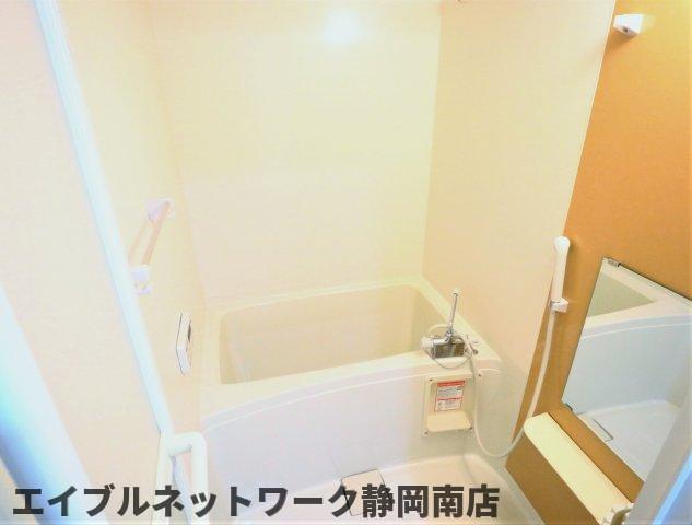 バス・シャワールーム　ゆったり過ごせるお風呂です