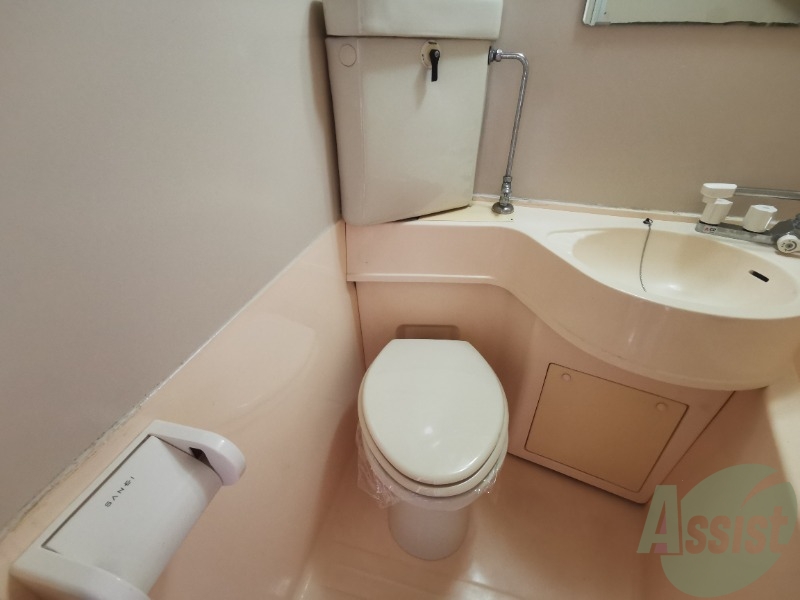 トイレ　トイレも浴室内にあります！掃除しやすそうですね！