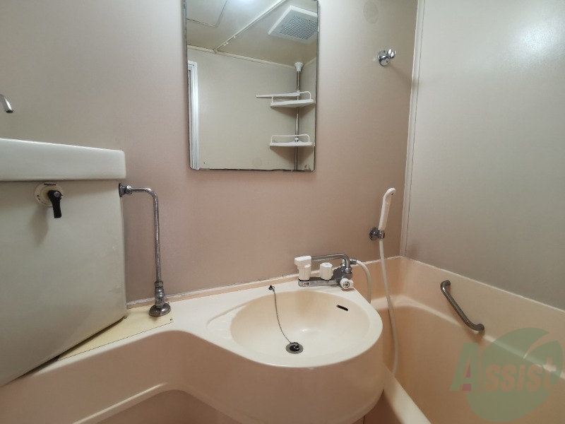 洗面設備　洗面台も付いてます！水が飛んでも安心ですね！