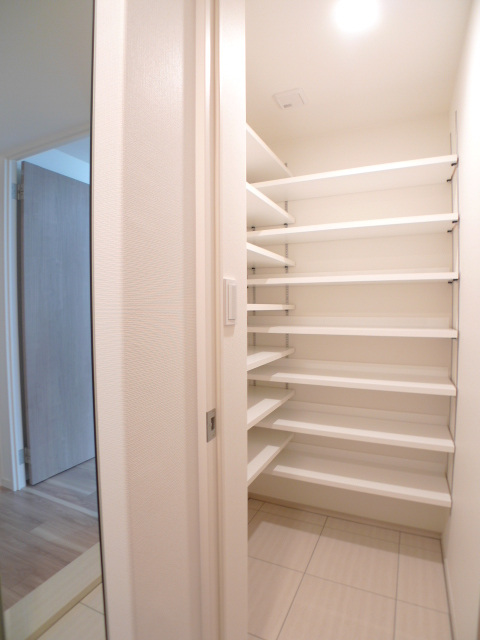 収納　ウォークスルークローゼット♪