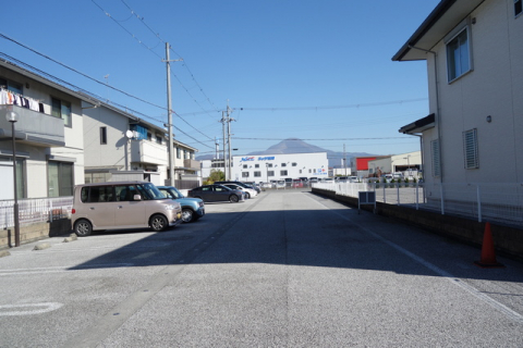 【長浜市八幡中山町のアパートの駐車場】