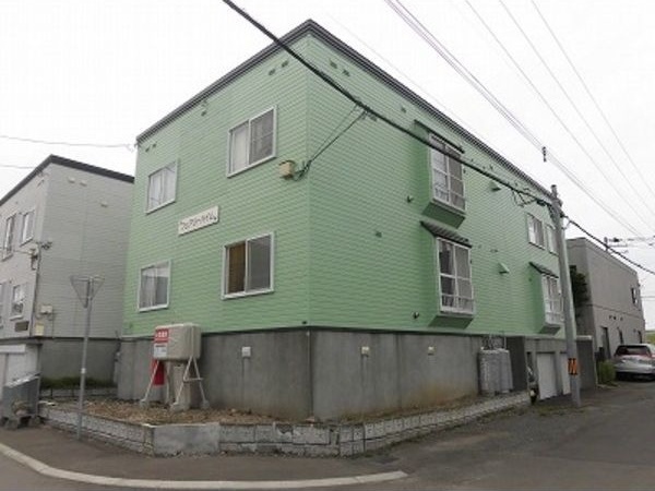 札幌市白石区菊水元町八条のアパートの建物外観