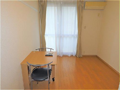 居室・リビング　家具家電が備え付けのお部屋です