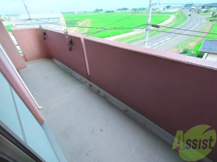 バルコニー　バルコニーが広い～！洗濯物が干しやすいですね！