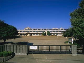 【ドミール高山の小学校】