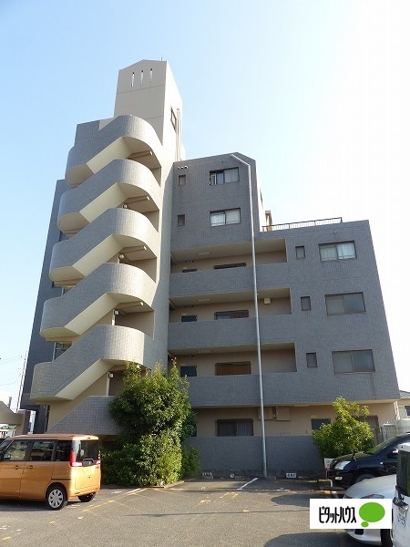 半田市宮本町のマンションの建物外観