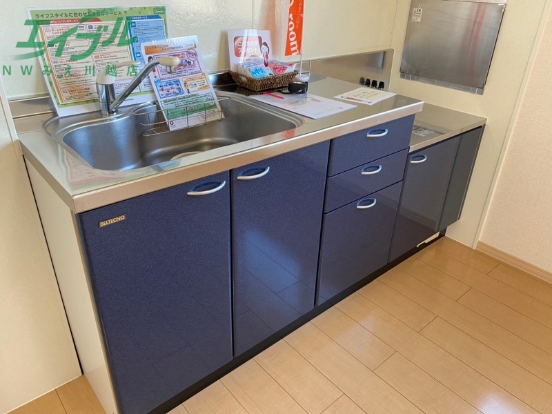 キッチン　別部屋反転参考写真です