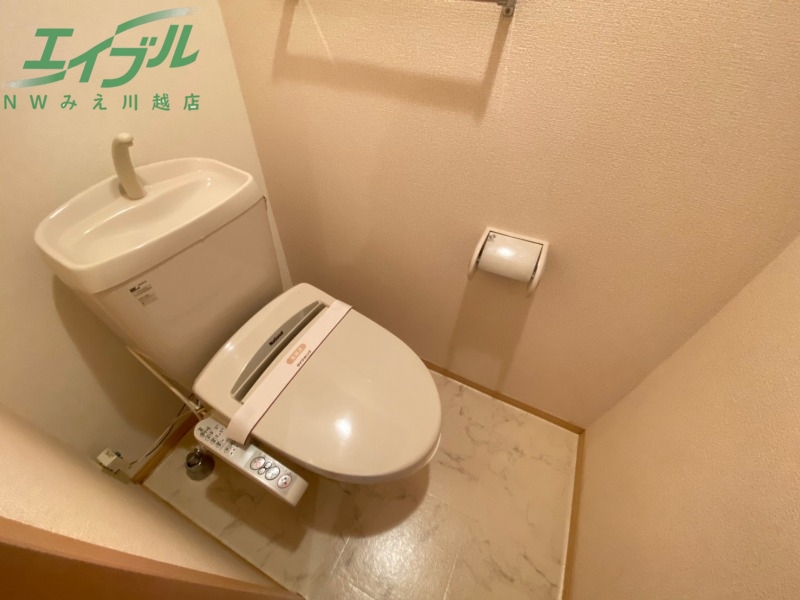 トイレ　別部屋反転参考写真です