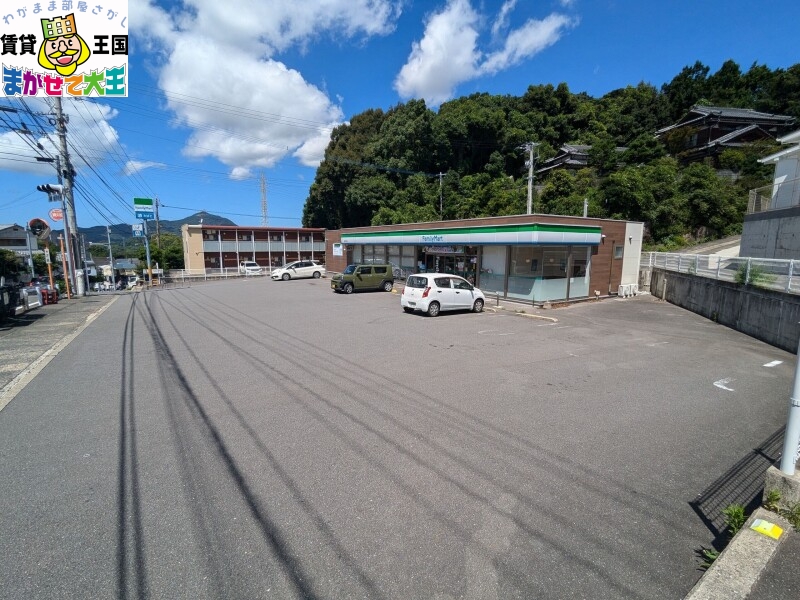 コンビニ　ファミリーマート長崎女の都店（コンビニ）まで275m