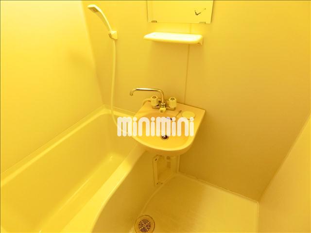 バス・シャワールーム　給湯式のお風呂です。