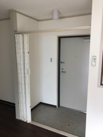 玄関　※別号室の写真です。