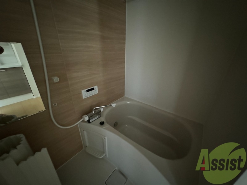 バス・シャワールーム　浴室は狭すぎず、シャワーも浴びやすそうです。