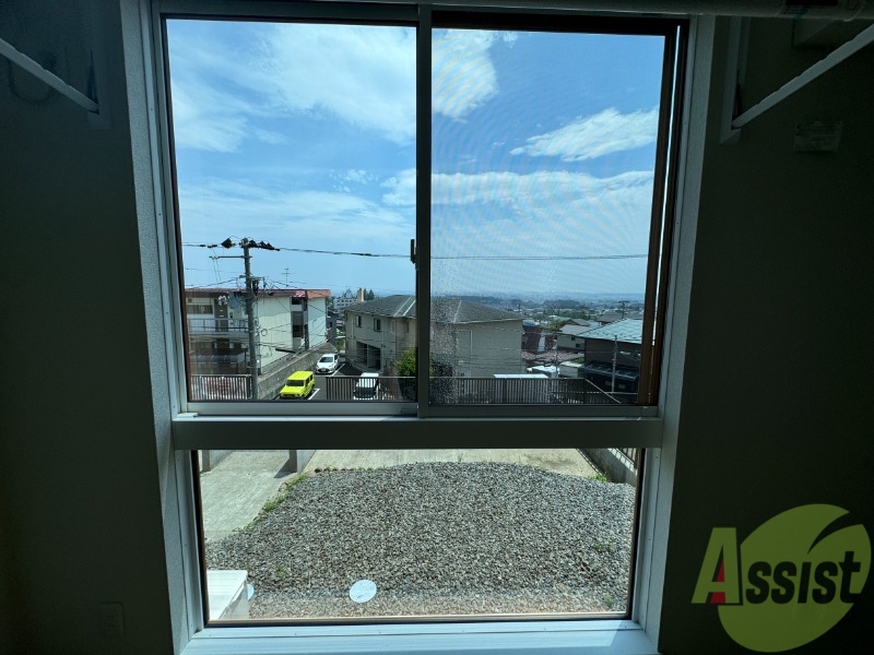 バルコニー　洋室には大きな窓がありました。眺めがいいですね。