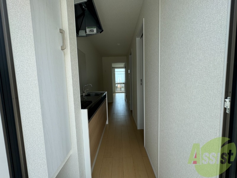 玄関　玄関からの様子です。すぐ部屋が見えないのは安心ですね。