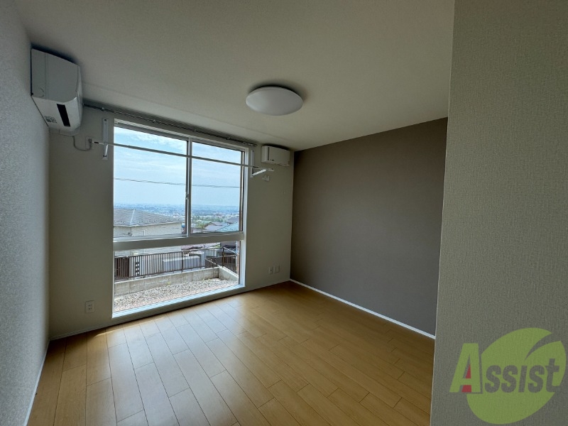 居室・リビング　きれいなＬＤＫが広がっていて居心地が良さそうですね。