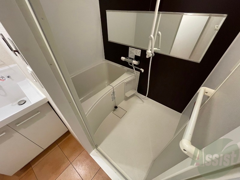 バス・シャワールーム　お風呂になります。一日の疲れを癒してくださいね。