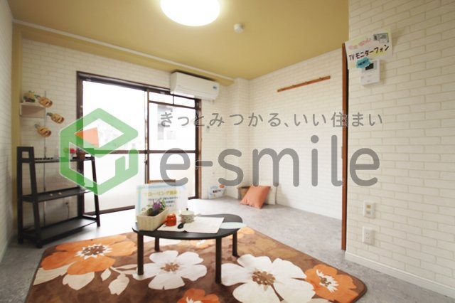 居室・リビング　こちらのリビングで趣味の時間をお楽しみください