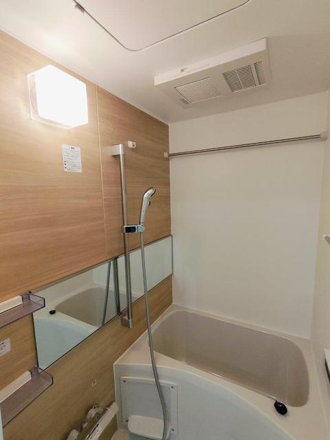 バス・シャワールーム　追い焚き機能、浴室乾燥機付