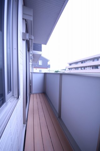 バルコニー　陽当たり良好なバルコニーです
