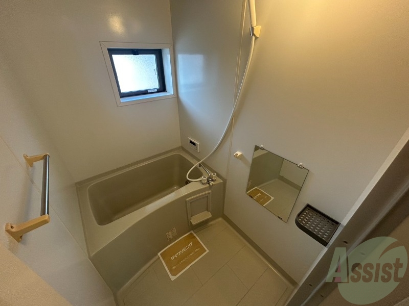 バス・シャワールーム　浴室は大きすぎず小さすぎずな大きさになっています。