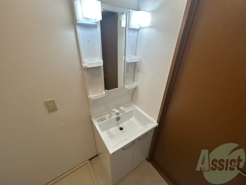 洗面設備　独立洗面化粧台なので、朝の準備も捗りそうですね。