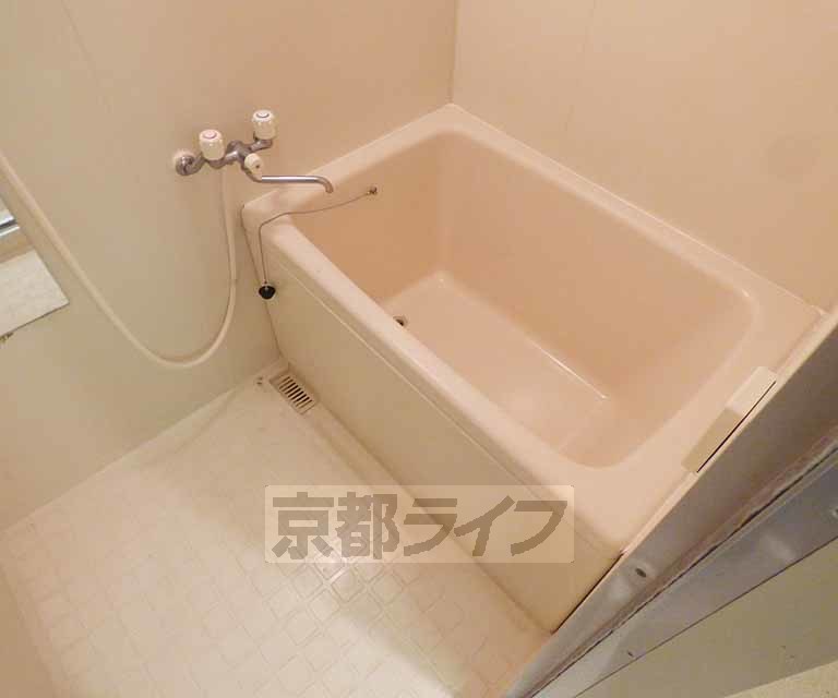 バス・シャワールーム　バスルームです。