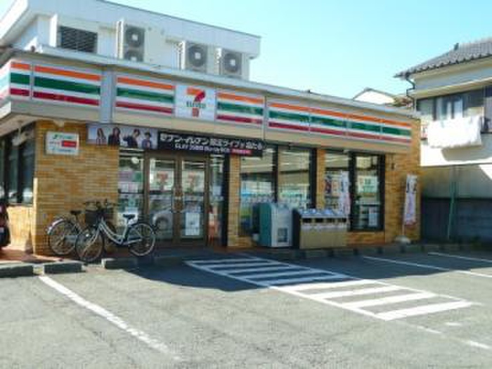 コンビニ　セブンイレブン都立西高前店（コンビニ）まで79m
