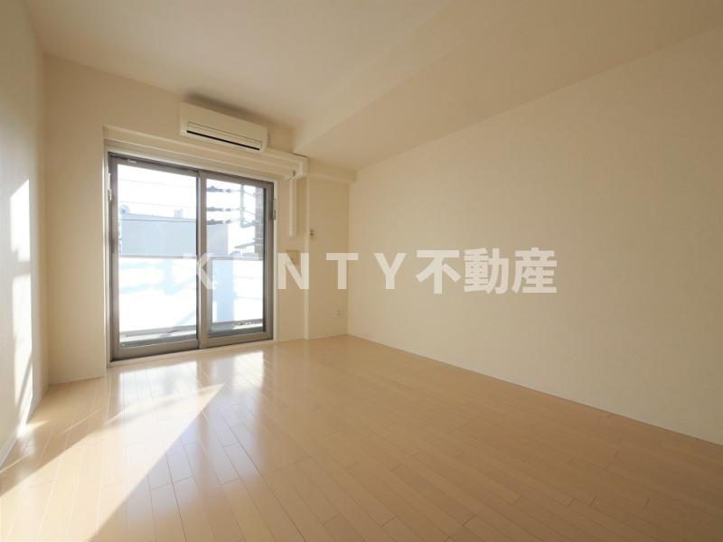 居室・リビング　こちらのリビングで趣味の時間をお楽しみください