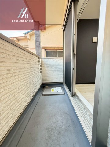 バルコニー　開放的で明るい空間を演出してくれるバルコニーです