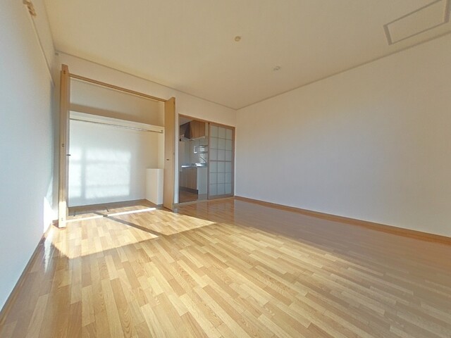 居室・リビング　☆洋室８帖☆