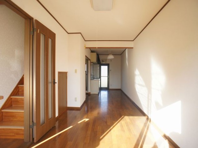 居室・リビング　快適に過ごせるエアコンが付いています♪