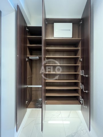 玄関　Brillia Tower堂島　シューズボックス