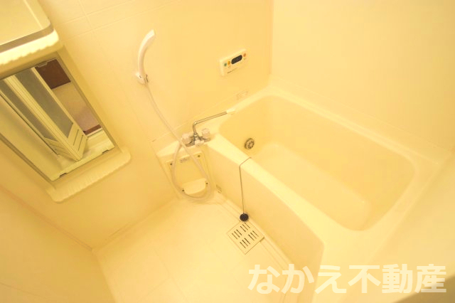 バス・シャワールーム　コンパクトで使いやすいお風呂です