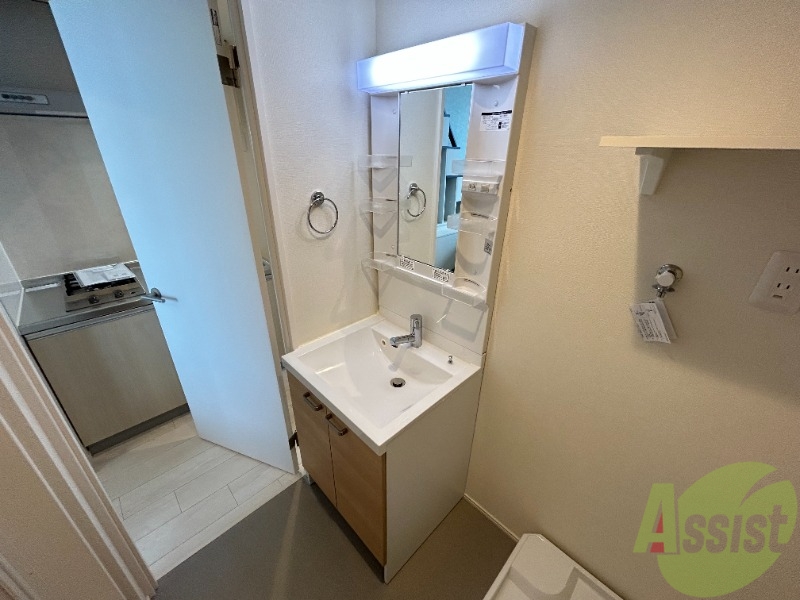 洗面設備　洗面台は独立しております。朝の身支度にご活用ください。