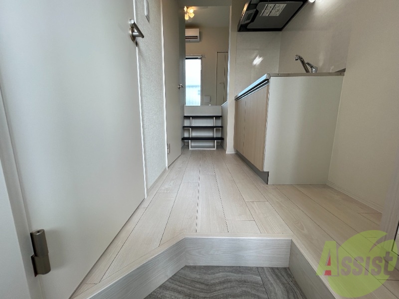 玄関　玄関からの様子を撮影しました。明るい印象です。