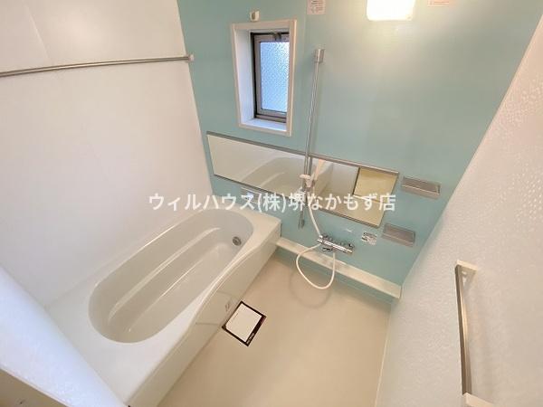 バス・シャワールーム　浴室乾燥機、追い焚き機能付きバス！